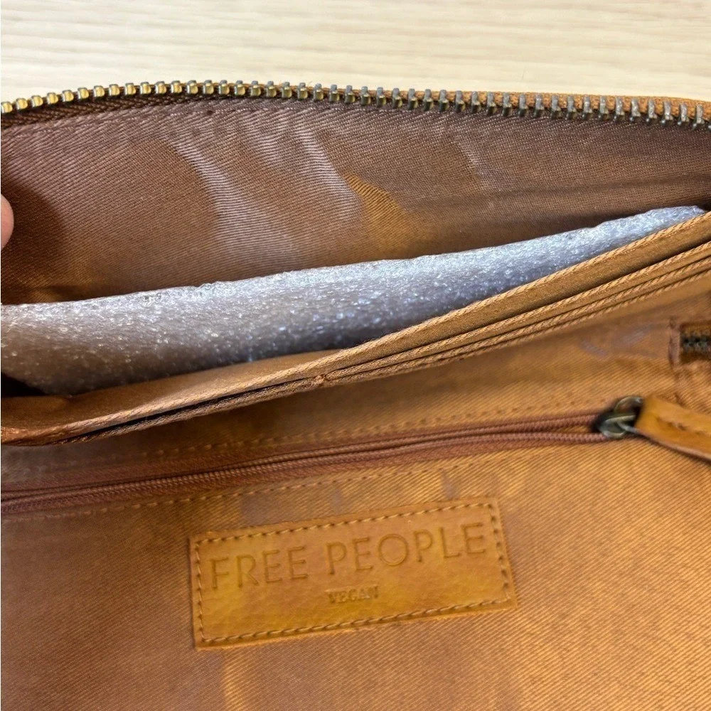Free People Vegan Leather Wristlet Wallet Tan Brown Zip Around Studded Clutch‎